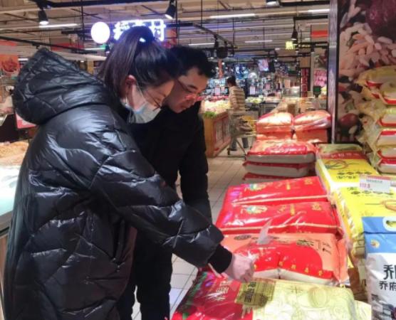 黑龙江省伊春市市场监管局伊美分局开展“泰国香米”等问题粮食制品专项监督检查
