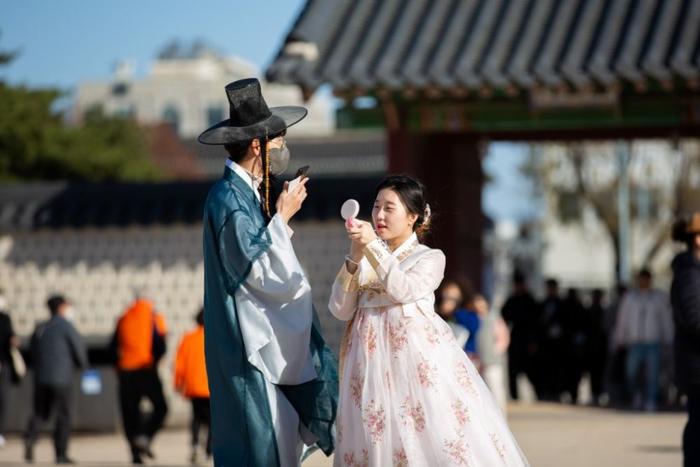 热搜！韩国40出头新娘人数比20岁还多，连续两年出现该现象！去年结婚人数创53年以来新低
