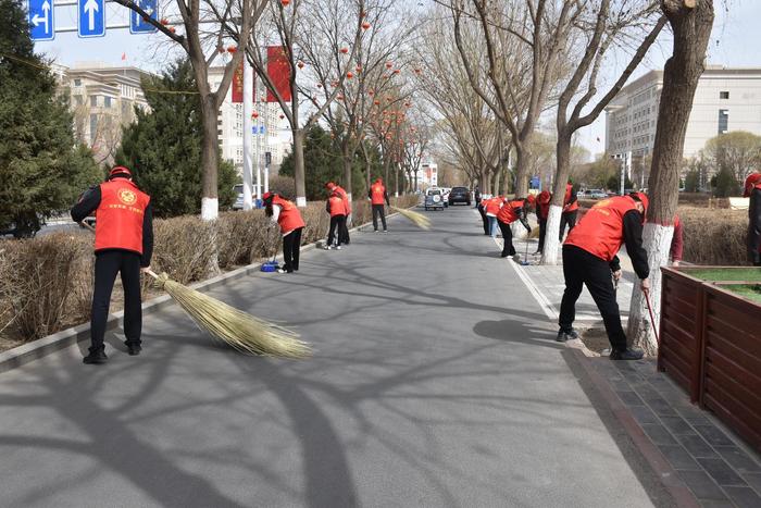 创城齐参与 文明共传递——张掖市开展城市环境卫生整治志愿服务活动见闻