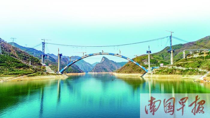 广西“明星”桥梁可不少 天峨龙滩特大桥将成世界最大跨径拱桥