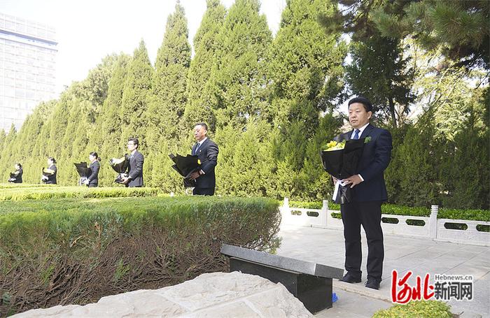 晋冀鲁豫烈士陵园举办“清明祭英烈·五个一”集中祭扫活