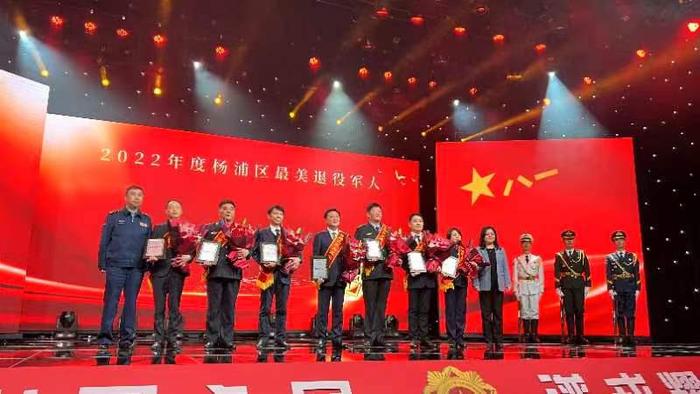 “兵支书”、志愿者、骑手党建组织者、消防英雄……离开军营的他们今天有了一个共同名称：2022年度杨浦区最美退役军人