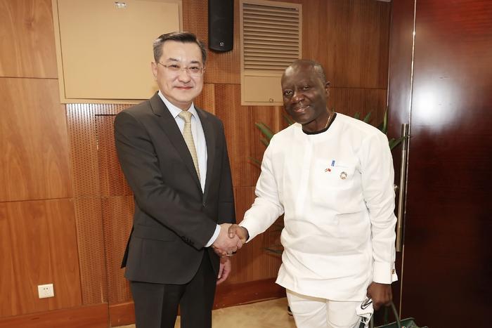 李飞副部长会见加纳财政部长肯·奥福里—阿塔