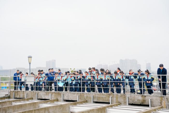 世界水日，红领巾寻访“一滴水的旅途”