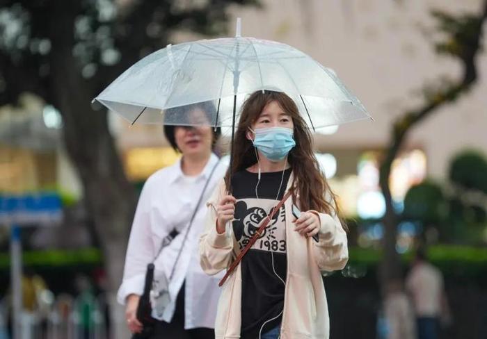 刚刚，广州多区下冰雹！有冰雹弹飞进室内……