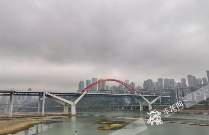 今起三天重庆阴雨相间 专家提醒出行需当心雨雾影响