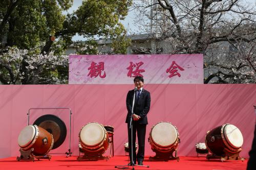 驻长崎总领事张大兴出席总领馆举办的纪念《中日和平友好条约》缔结45周年赏樱会