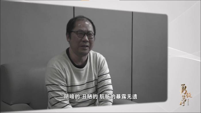 一边在会所喝酒唱歌一边审批文件，倡导干部“三进三出”的县委书记，结局讽刺…