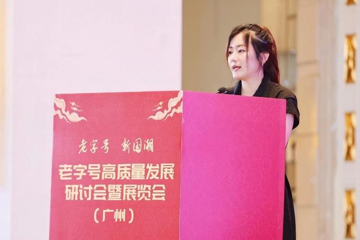 图:回力品牌副总监严超群发表主旨演讲