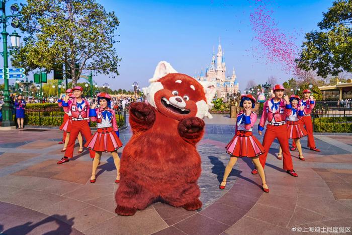 五一假期去哪玩？实探：北京环球影城“王者荣耀”限时回归，成都各大乐园春日体验升级