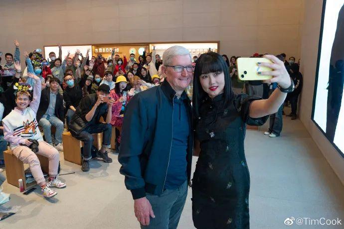 最新！国家发改委主任会见苹果CEO库克，库克这次来中国做了哪些事，见了哪些人？