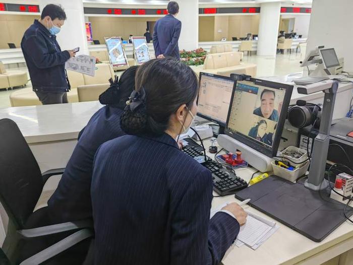 上海首个试点政务远程虚拟窗口服务：不出小区就能办理91项个人业务