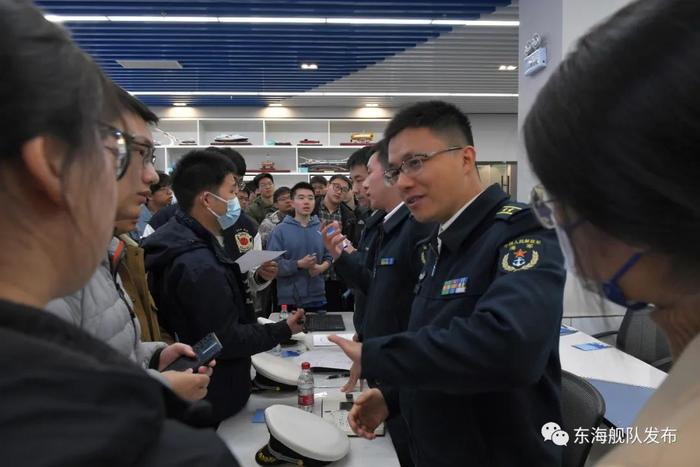 让青春在大海上绽放！东部战区海军直招军官宣讲团走进大学校园