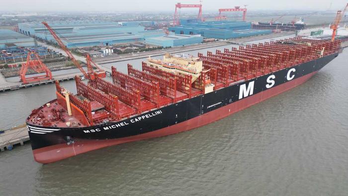 我国自主研制的全球最大装箱量集装箱船舾装