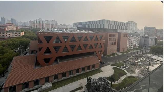 上海大学延长校区四栋教学楼即将投入使用，静安区规划资源局调研相关工作