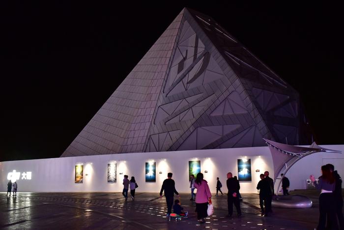 深圳IMAGE | “五彩斑斓的黑”、极致浪漫的夜，就在深圳这片海边