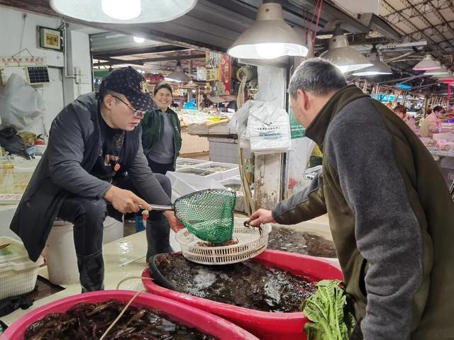 馋不馋？今年宝山第一批小龙虾抢“鲜”上市啦！