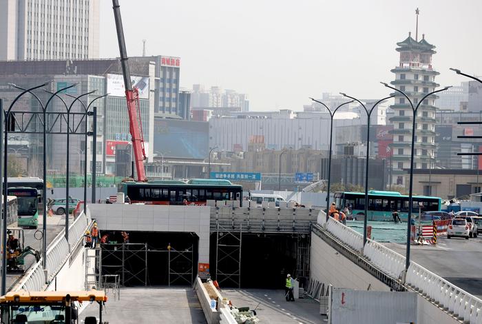 郑州二七广场隧道主线试通车