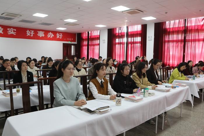 “大眼睛”女孩见证，希望工程全国培训基地在上海挂牌