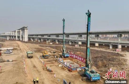 图为雄安至忻州高速铁路雄保段施工建设现场。