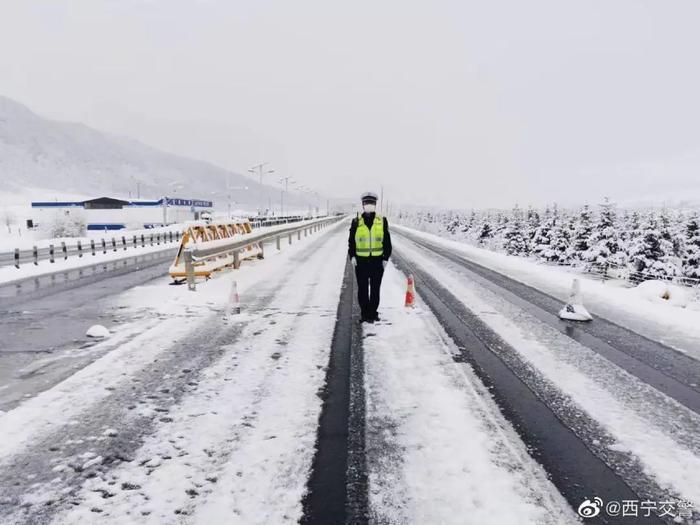 青海部分路段受降雪影响交通管制