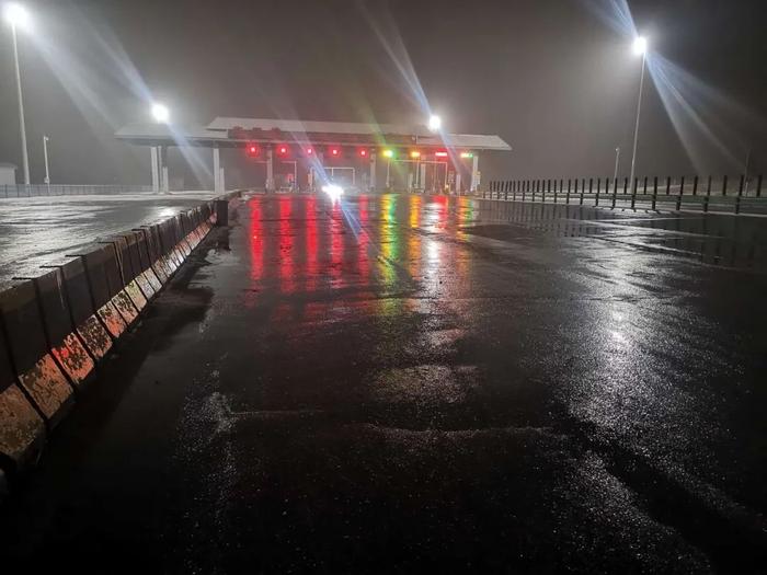 青海部分路段受降雪影响交通管制