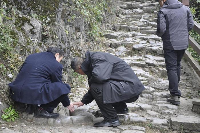 ↑赵晓东在云南考察五尺道石门关(今豆沙关)