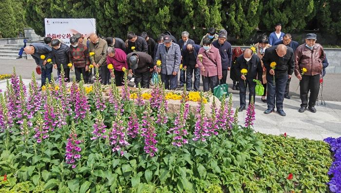 这位上海籍志愿军战士牺牲在上甘岭，70年后儿子终于拿到他的彩色照片