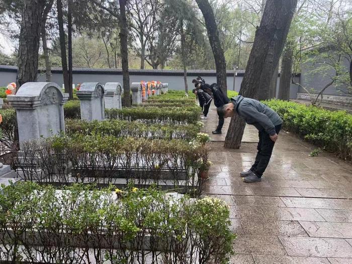 清明祭英烈 网票福多多在潮白烈士陵园开展祭扫活动