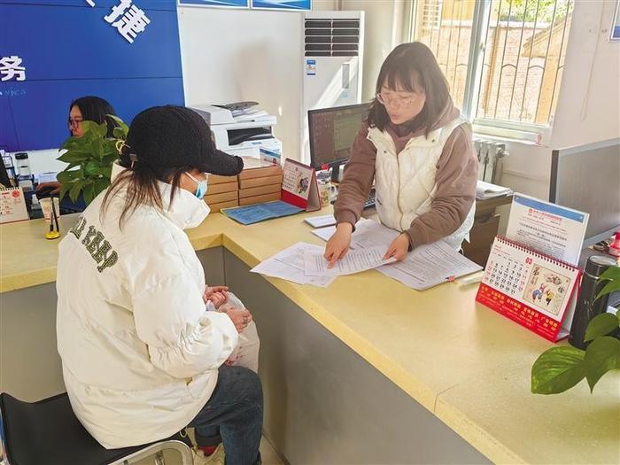 【深入推进党的建设新的伟大工程】陇县：把服务做到居民心坎上