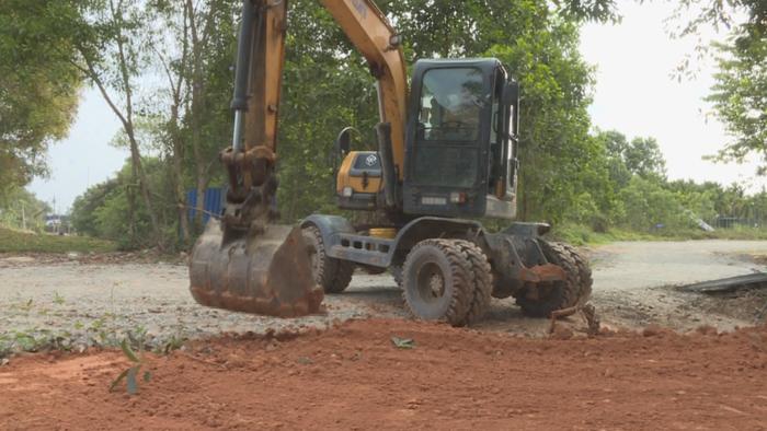 屯昌坡心镇：强化党建引领 打造道路沿线新风貌