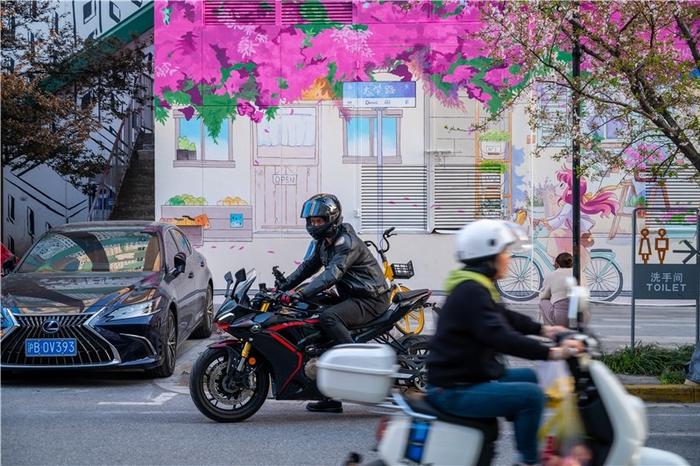 把夜樱衬得更美 五角场区域景观灯光应季更新 | 组图