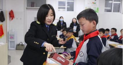 山东聊城莘县市场监管局开展保健食品科普宣传进校园活动