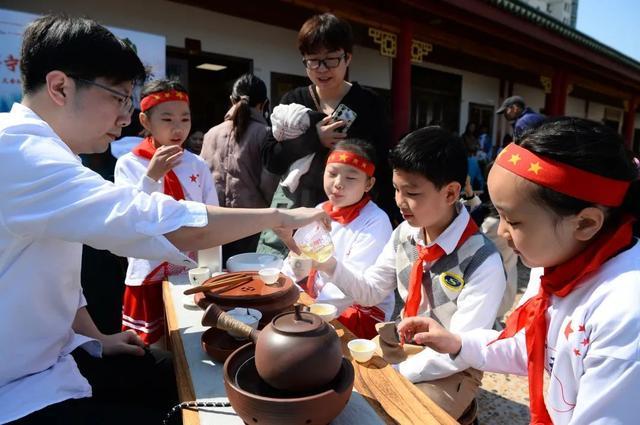 长嘴壶功夫、京剧变脸、古琴演奏……大宁国际茶城第十四届“春茗雅集”活动举行