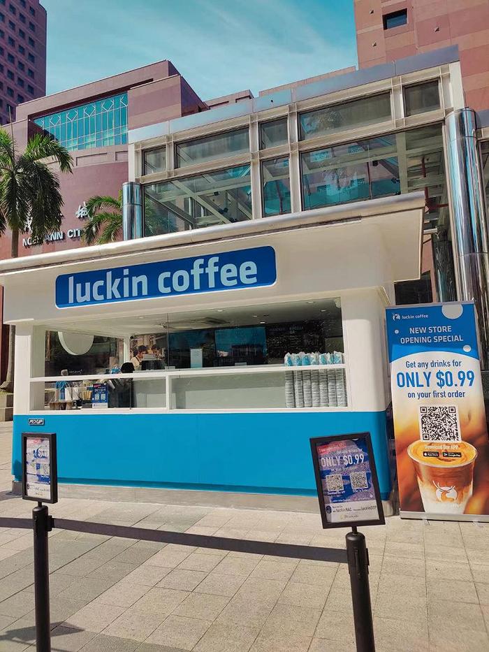 瑞幸新加坡乌节路门店。图源:采访对象供图