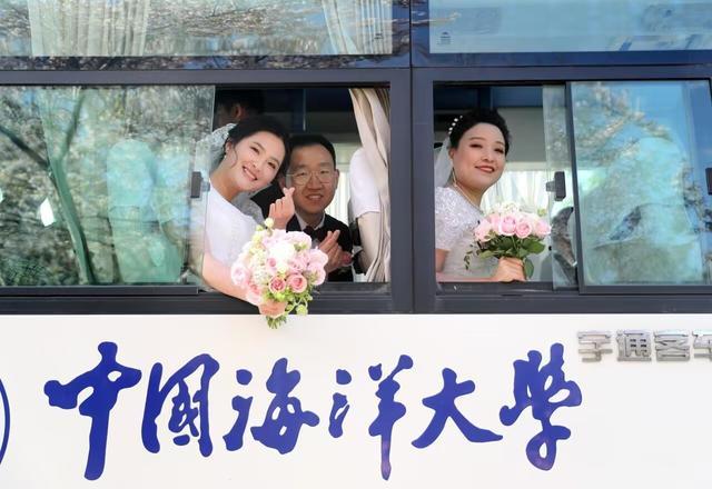 组图｜青岛：校友集体婚礼 99对新人相约