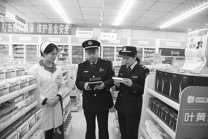 河南省开封市龙亭区市场监管部门对辖区特殊食品经营单位开展全面检查