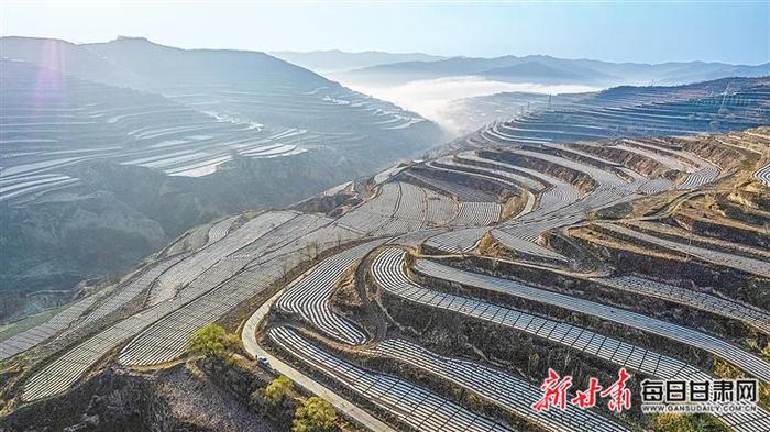 【图片新闻】静宁县迅速推进春季旱作农业顶凌覆膜工作
