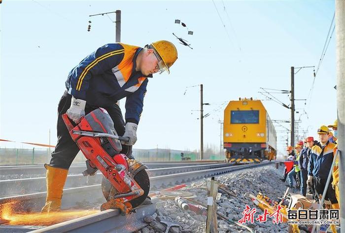 【图片新闻】兰新铁路甘肃段第一阶段集中修工作全面开启