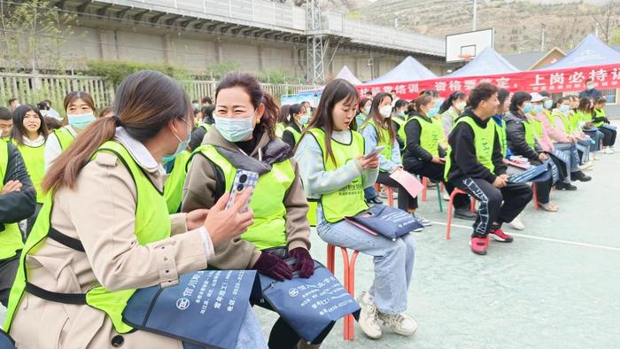 甘肃宕昌：技能培训直通车“开”到家门口