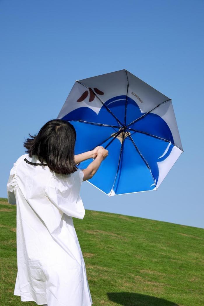 钛银伞vs黑胶伞，谁更防晒？不同涂层的防晒伞有什么区别？