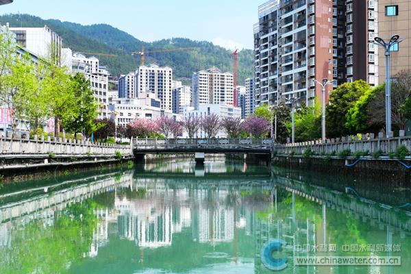 重庆酉阳县：水清岸绿 河畅景美