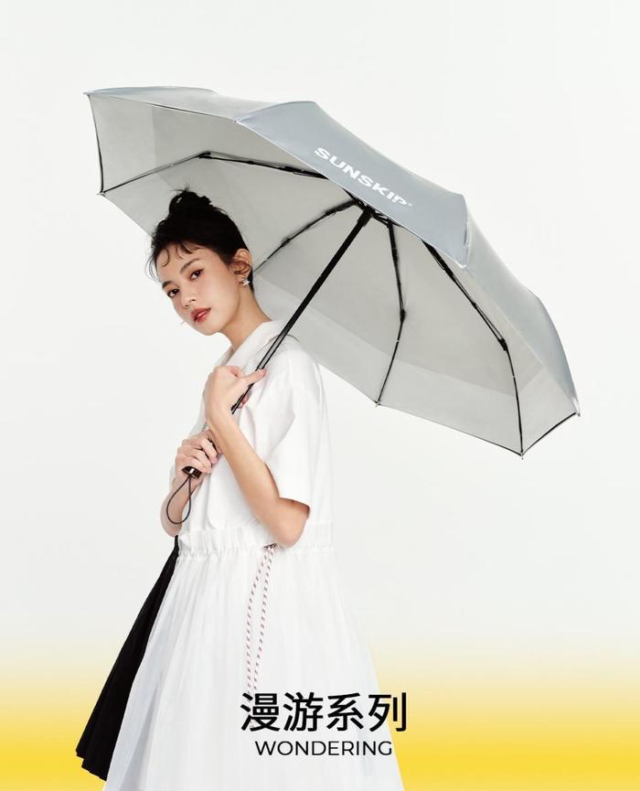 图为:SUNSKIP阳光跳跃漫游系列钛银伞