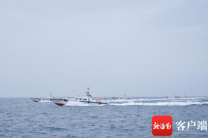 最大航速可达50节 海南海警局举行执法摩托艇授装仪式