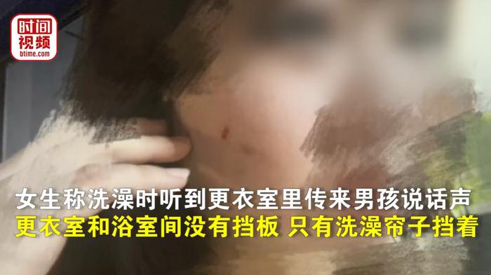 “她打伤了我，还管我要精神赔偿！”警方回应女生劝阻女子带男孩进更衣室遭打