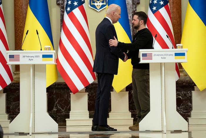 最新！美国、乌克兰签了！泽连斯基挪用4亿美国援助款？他如此回应……