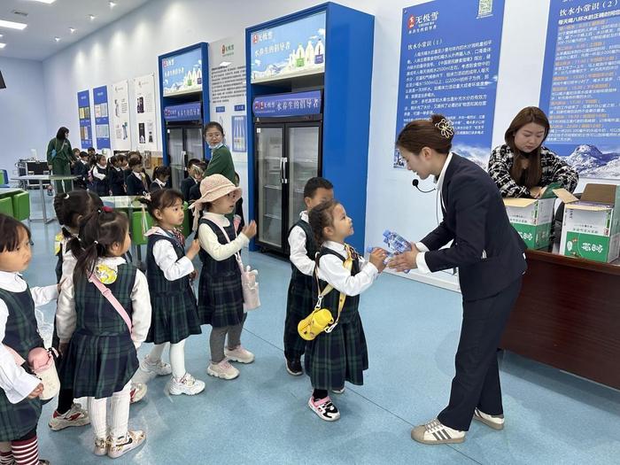 “珍惜生命之源，从我做起”徽州区大风车幼儿园携黄山无极雪开展研学之旅