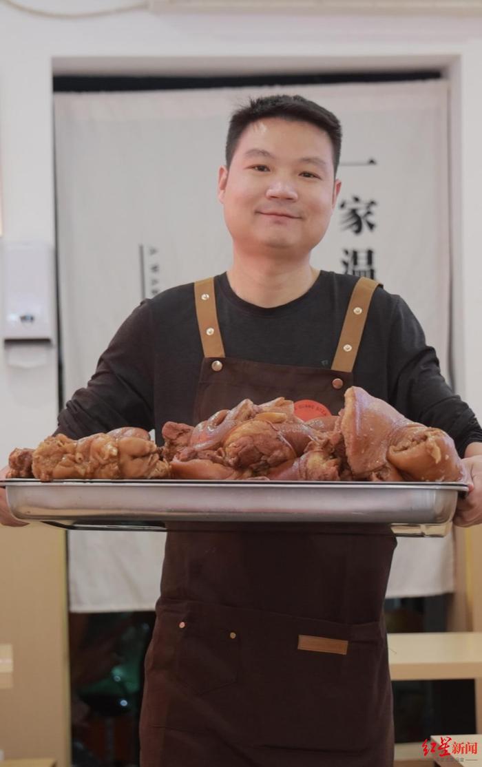 ▲备餐中的怡小波