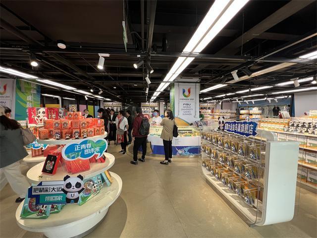 大运会倒计时100天 官方特许零售北京鸟巢旗舰店开业