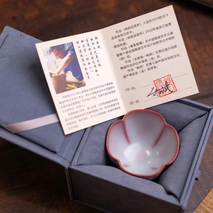 日本视其为「国宝」，整个欧洲都是它的「头号粉丝」，惊艳世界的龙泉青瓷，今天百元就能拿下？